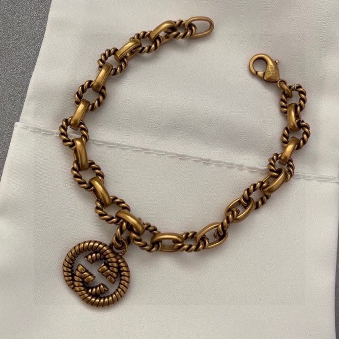 G u c c I bracelet