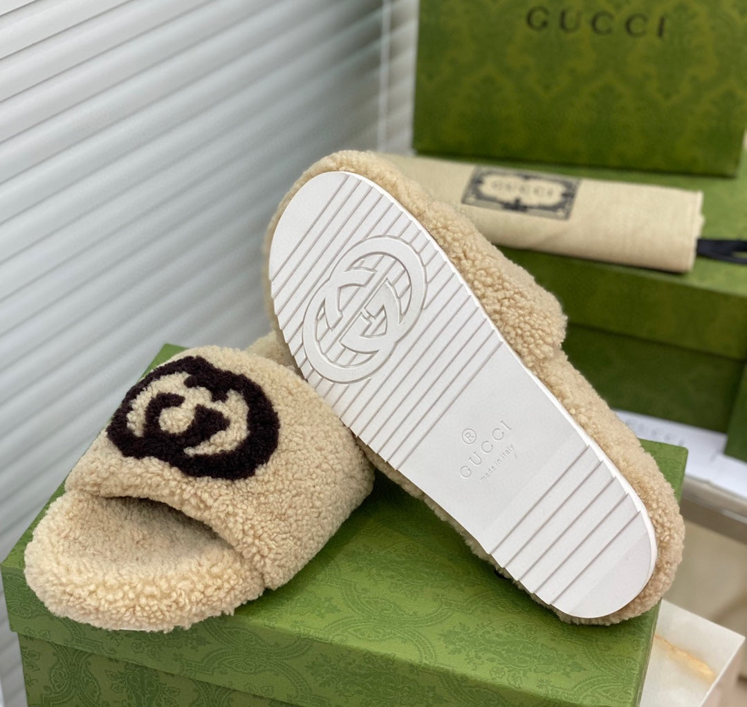 G u c c I slippers