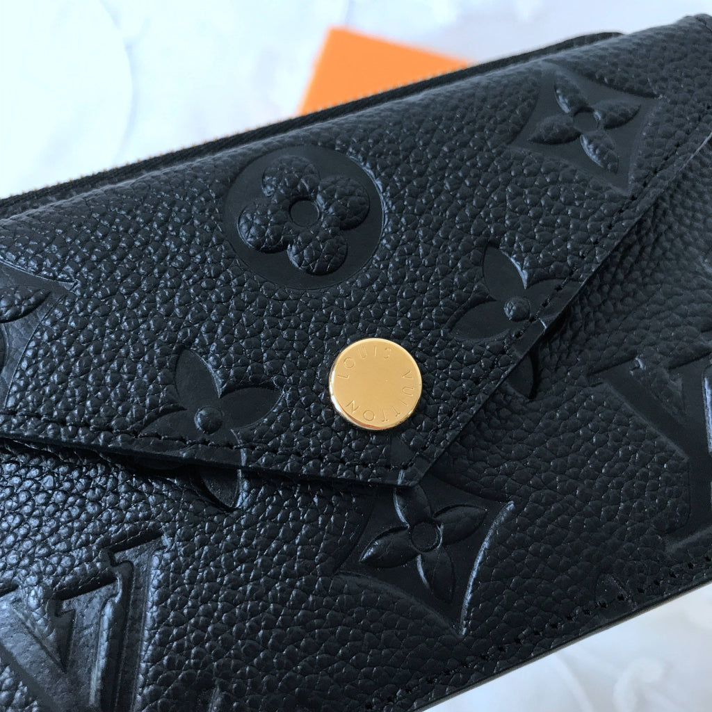 Buttons wallet