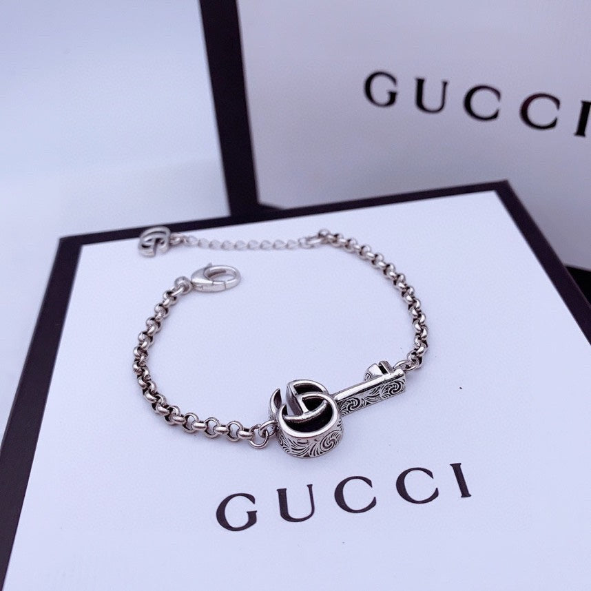 G u c c I bracelet