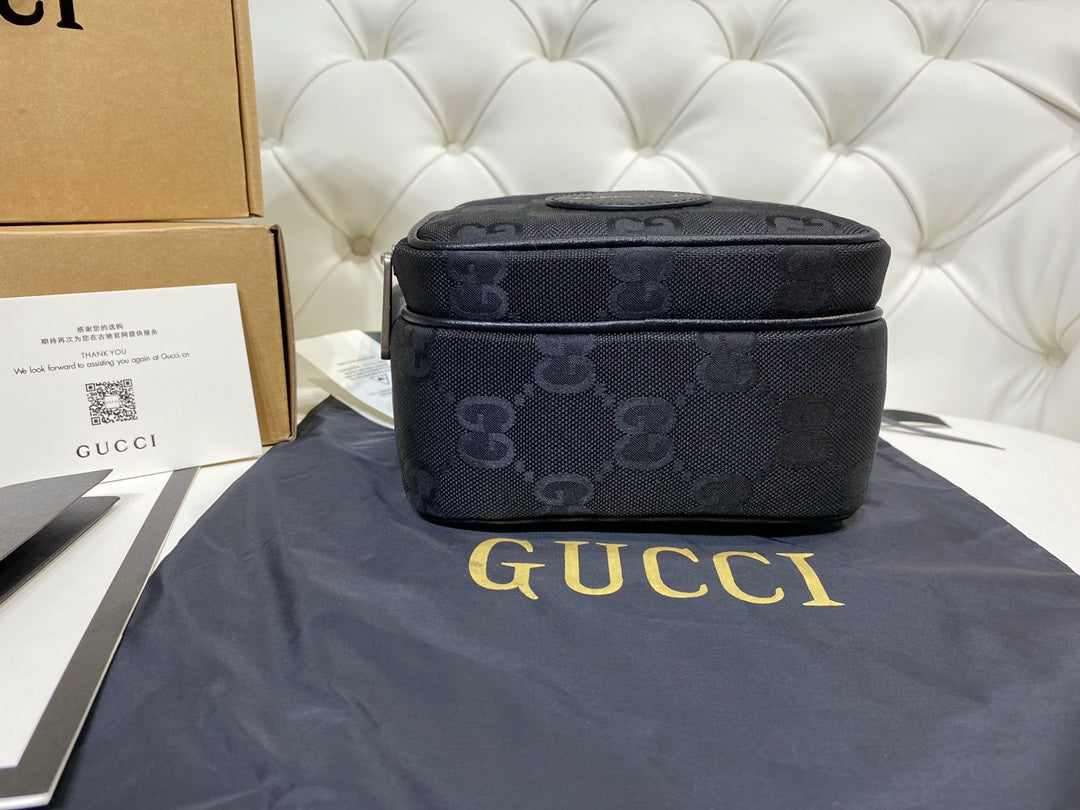 G u c c i backpack 16*22*8.5cm