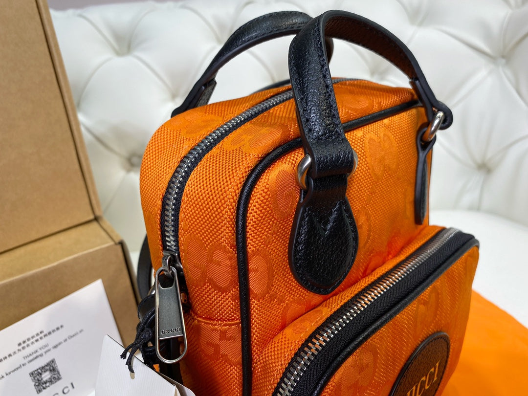 G u c c i backpack 16*22*8.5cm