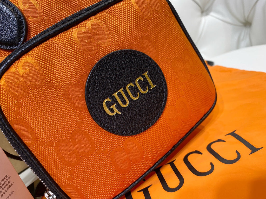 G u c c i backpack 16*22*8.5cm