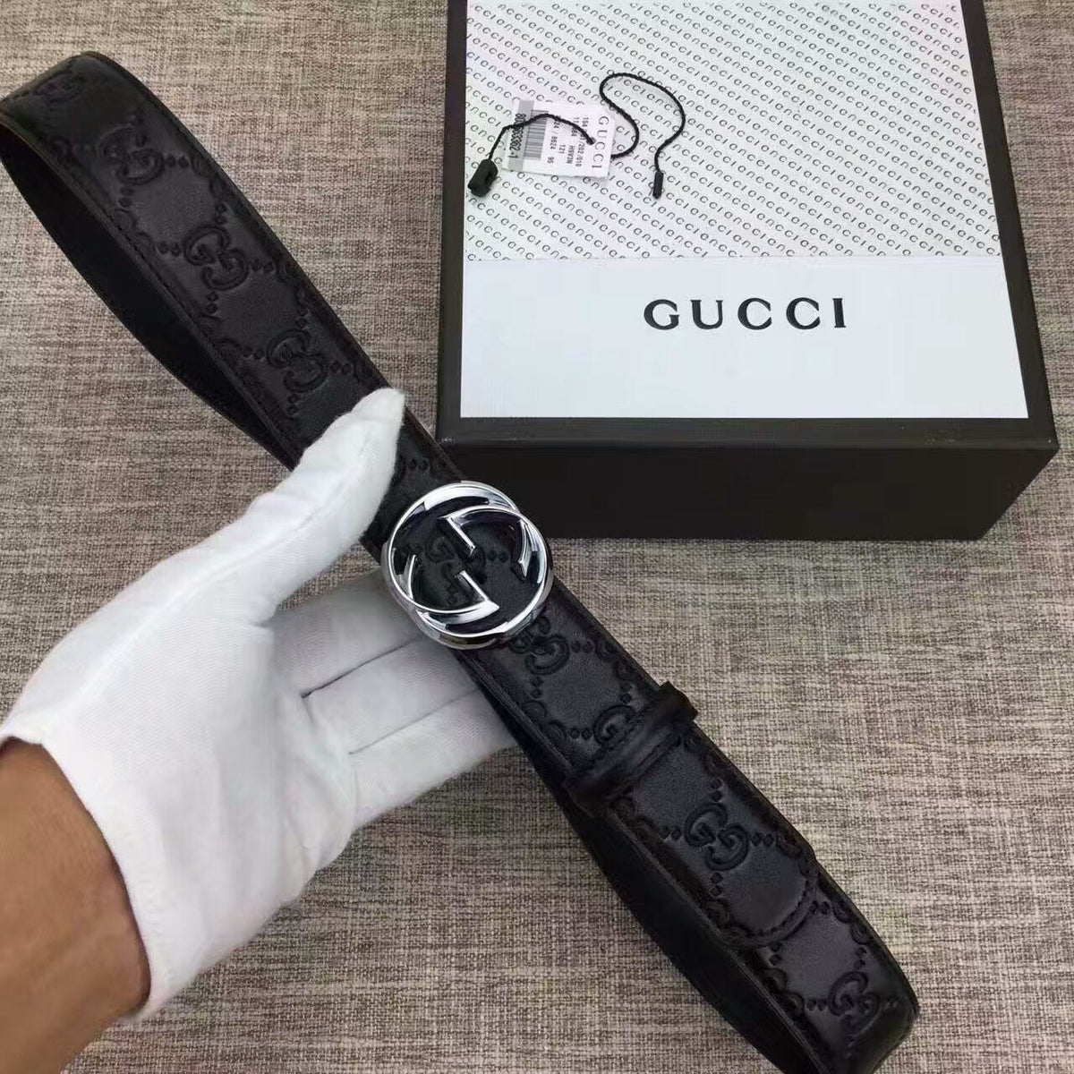 G u c c I belt