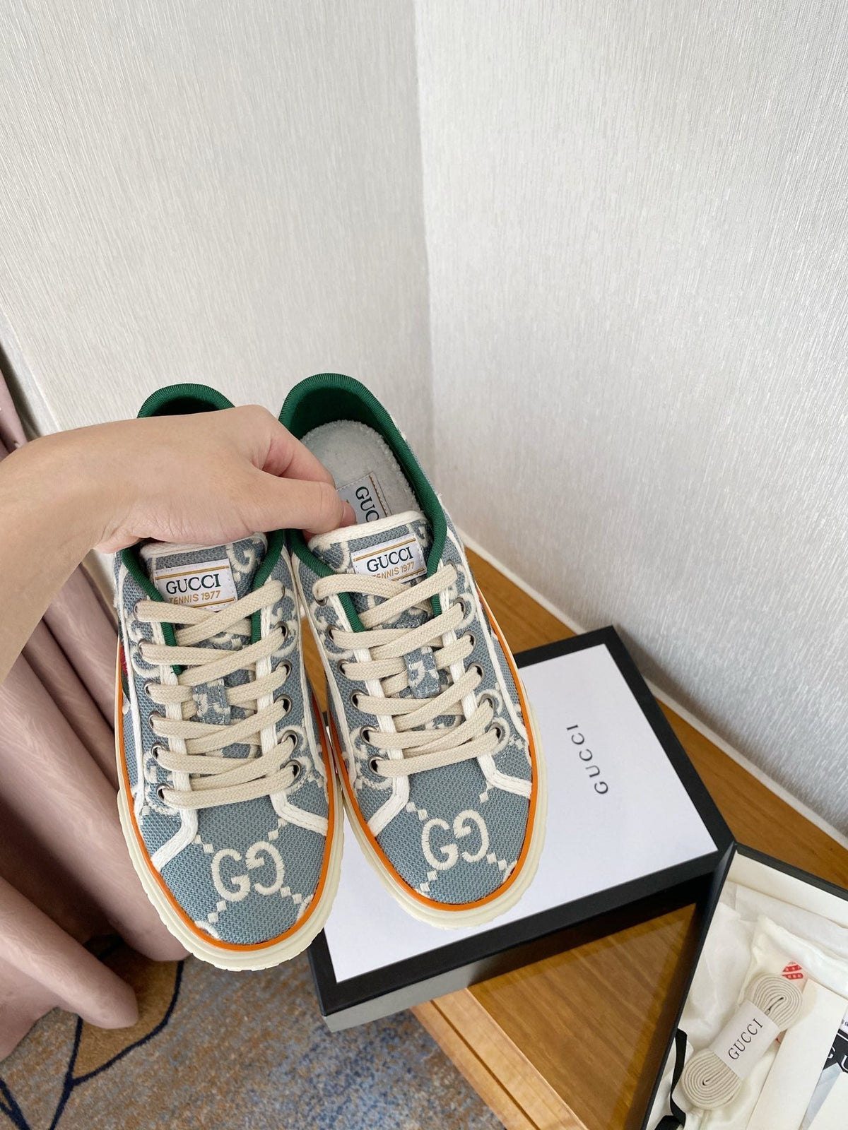 G U c c I tennis sneakers