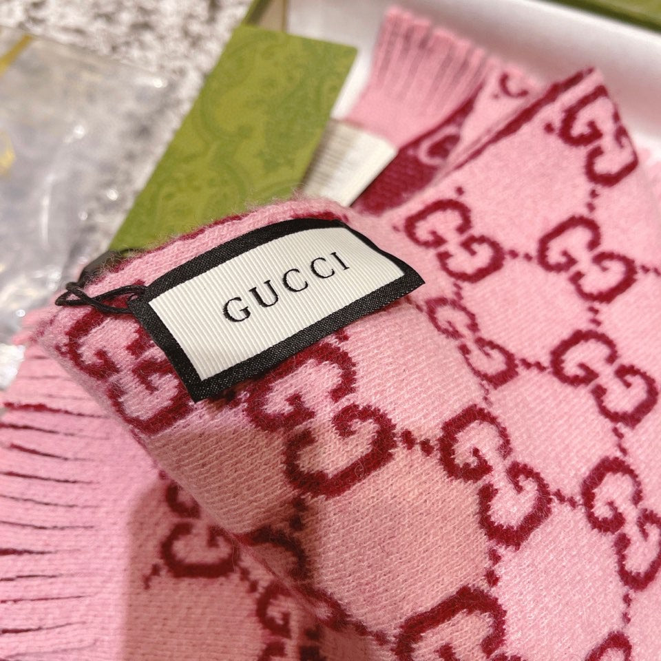 G u c c i scarf