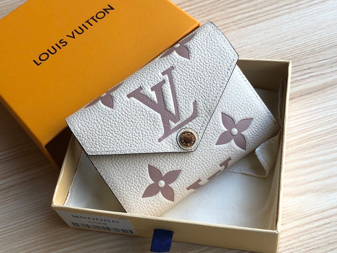 Fold white wallet