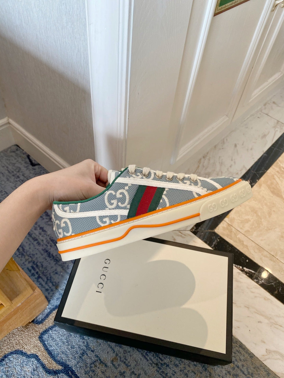 G U c c I tennis sneakers